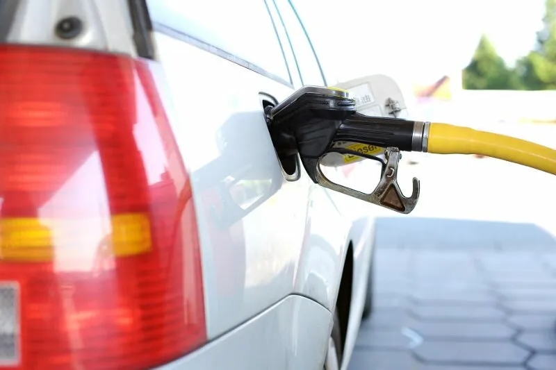 Co gorsze: benzyna do diesla czy diesel do benzyny? Skutki błędów