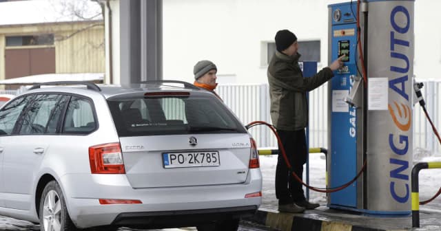 Instalacja CNG gdzie tankować? Sprawdź stacje i opcje w Polsce