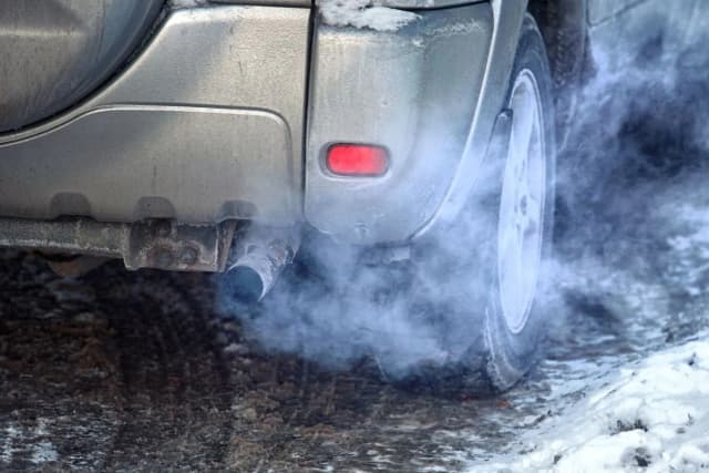 Dlaczego diesel kopci przy przyspieszaniu? Odkryj przyczyny problemów